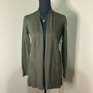NWT Pink Clover Cardigan w/ pockets - Dark‎ Sage Green